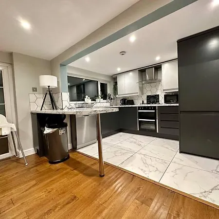 Stunning 5 Bed House In Chapel Allerton, Sleeps 9 Leeds  Exterior photo