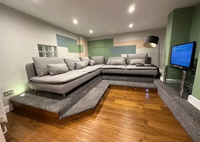 Stunning 5 Bed House In Chapel Allerton, Sleeps 9