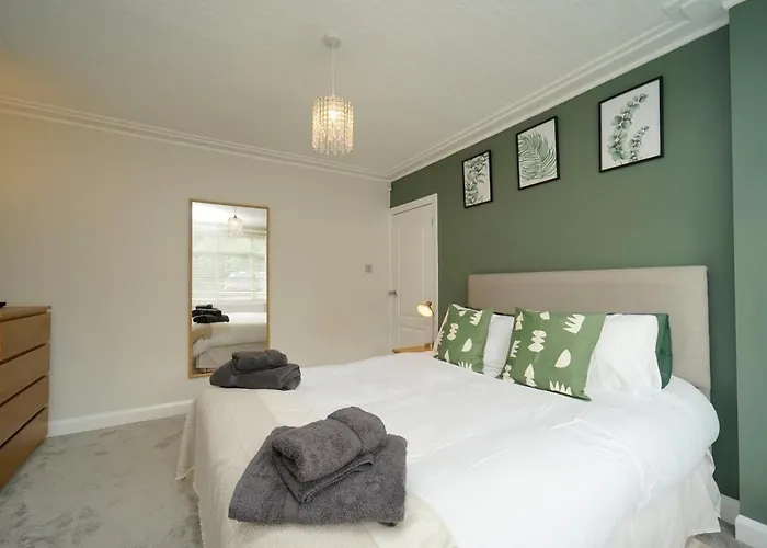 Stunning 5 Bed House In Chapel Allerton, Sleeps 9