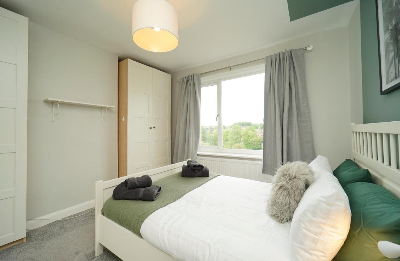 Stunning 5 Bed House In Chapel Allerton, Sleeps 9 Holiday home *