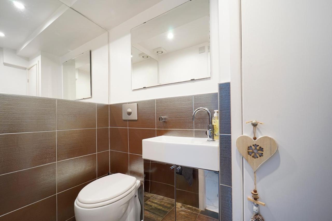 Stunning 5 Bed House In Chapel Allerton, Sleeps 9 Holiday home Leeds (West Yorkshire)