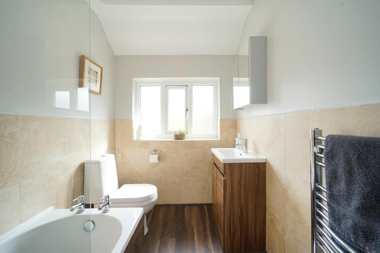 Stunning 5 Bed House In Chapel Allerton, Sleeps 9