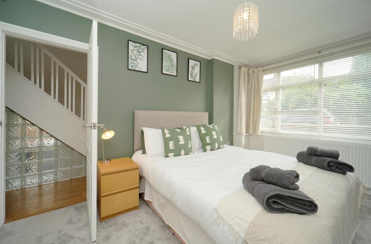 Holiday home Stunning 5 Bed House In Chapel Allerton, Sleeps 9